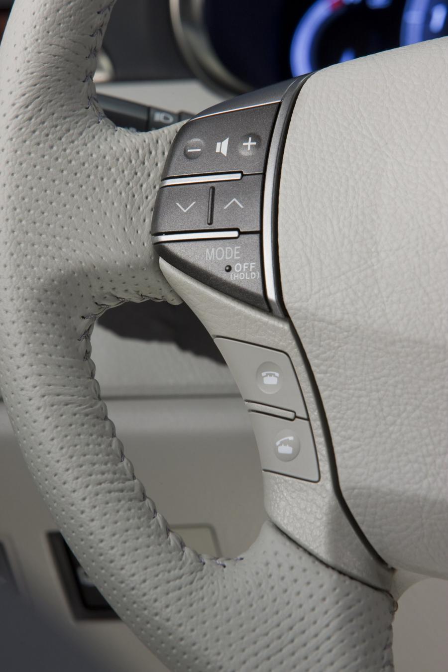 Детали интерьера Toyota Avalon (GSX30) 2011 года  (фото 56 из 84)